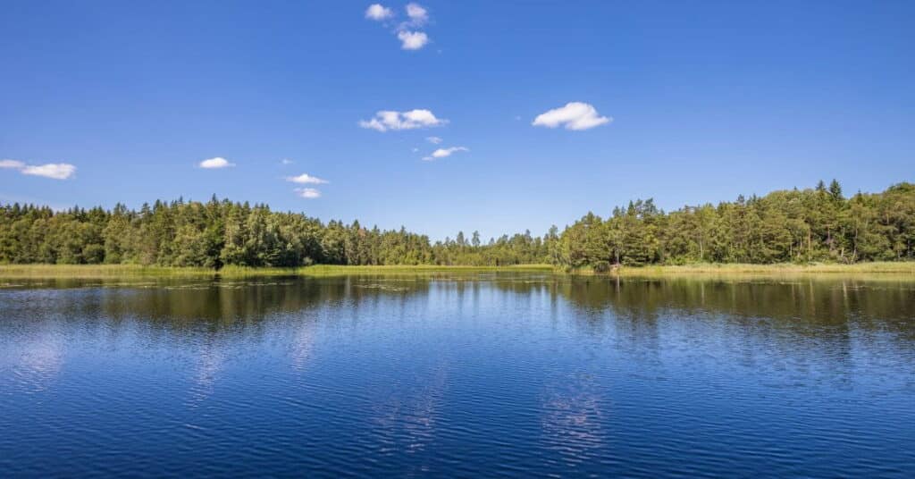 LockCornerin siirrettävä mökki sopii myös haastavammille tonteille, jonne on esimerkiksi pitkä ajomatka.
