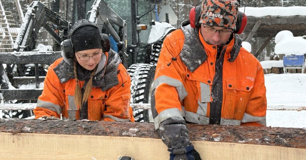 Risto ja Anna – isä ja tytär rakentavat yhdessä hirsitaloja